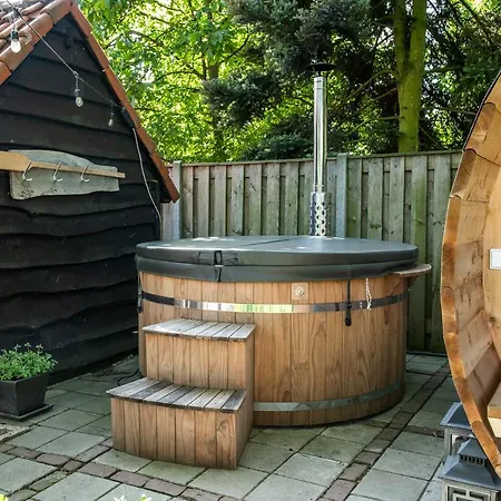 Hush Bed & Breakfast 3*