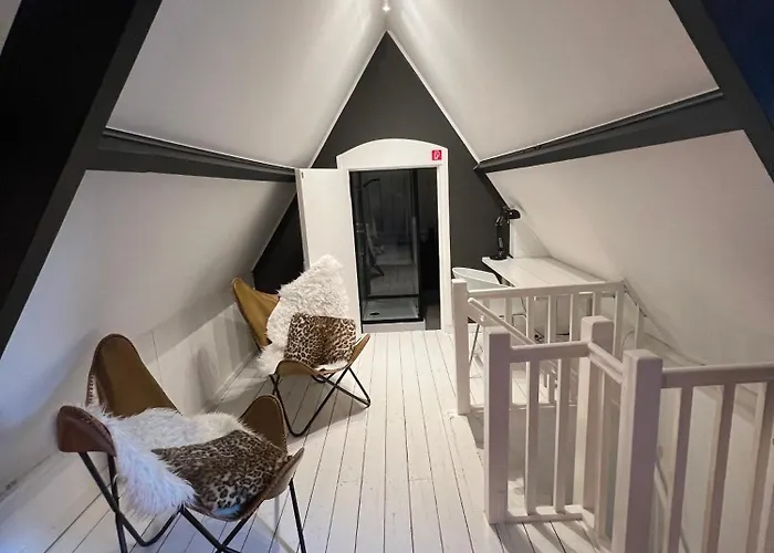 Hush Bed & Breakfast 3*